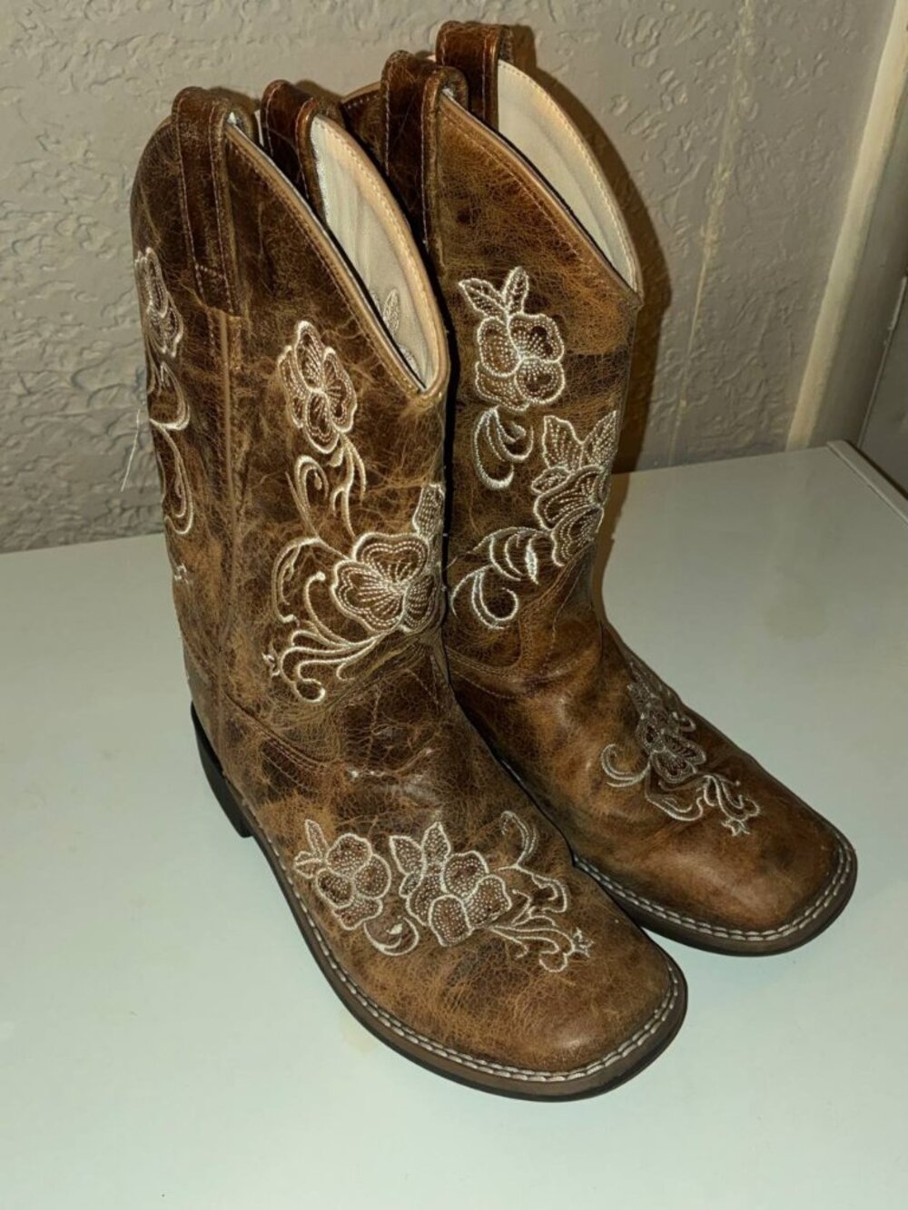 Shyanne Girls Brown Distressed Leather Floral Embroidered Cowboy Boots - Size 3D